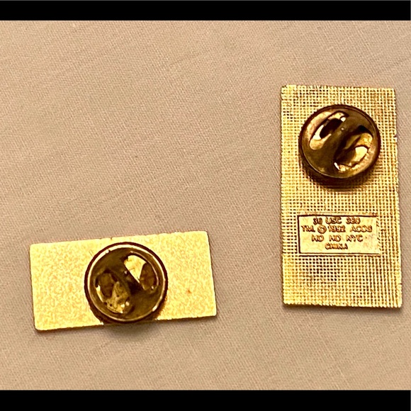 2 Vintage/Collectible Local 📺 TV News📰 Pins - Picture 3 of 11